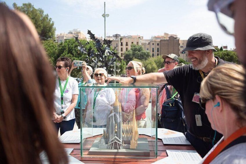 Sagrada Familia Guided Tour with Skip the Line Ticket 3