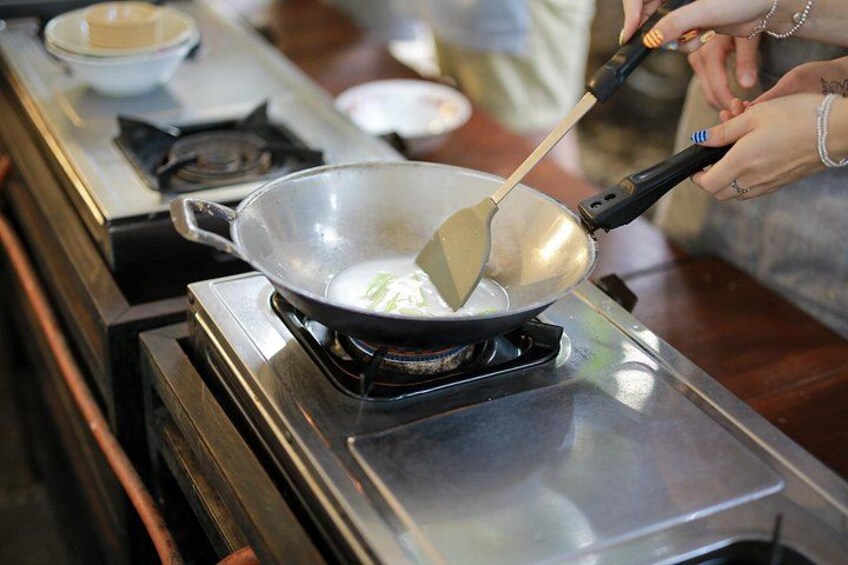 Hands-on Thai Cooking Class & Market Tour in Sukhumvit 2