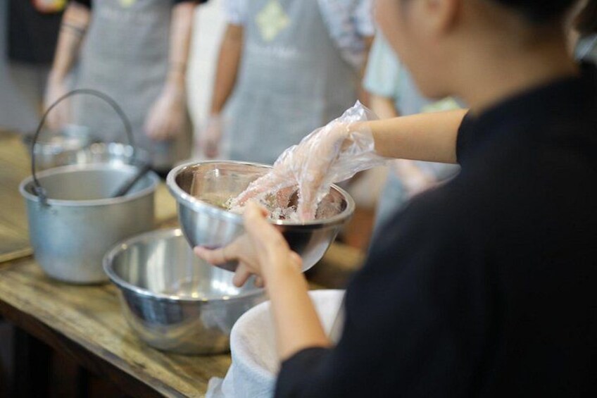 Hands-on Thai Cooking Class & Market Tour in Sukhumvit 3