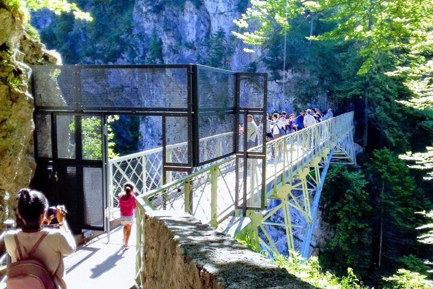 https://media-https://media-cdn.tripadvisor.com/media/attractions-splice-spp-720x480/0b/35/28/ed.jpgcdn.tripadvisor.com/media/attractions-splice-spp-720x480/09/48/75/4e.jpg 5