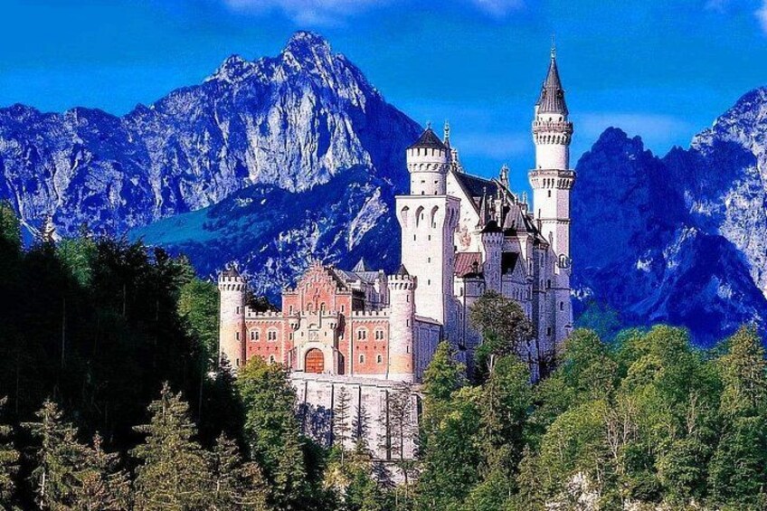 https://media-cdn.tripadvisor.com/media/attractions-splice-spp-720x480/09/36/43/44.jpg 1