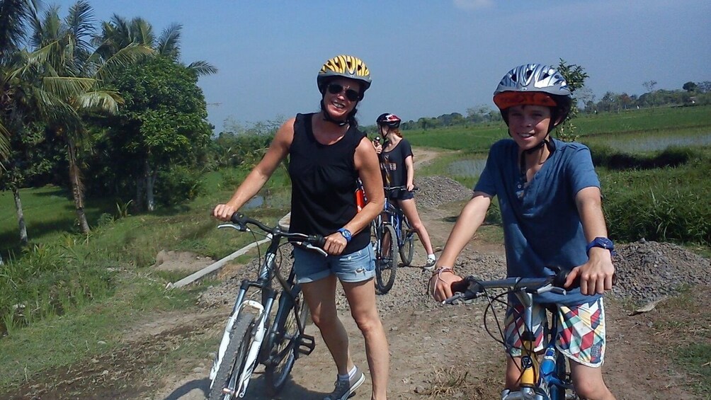 Lombok Cycling through Coffee, Cacao & Mangosteen Plantation