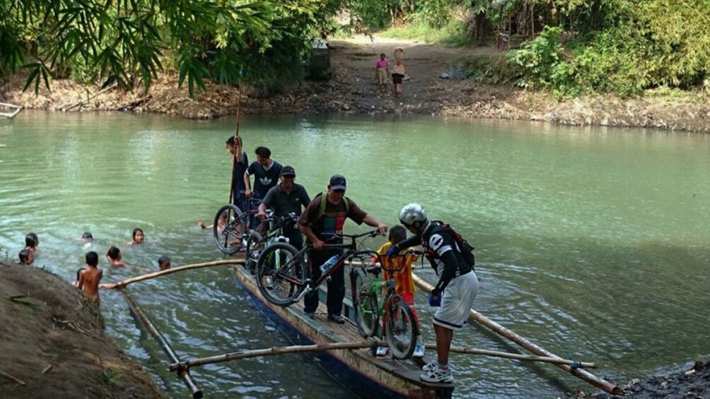 Private Lombok Cycling Tour from Mapak to Pengsong Temple