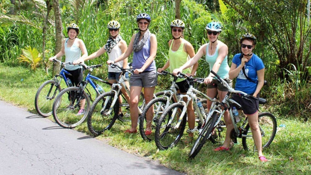 Private Lombok Cycling Tour from Mapak to Pengsong Temple