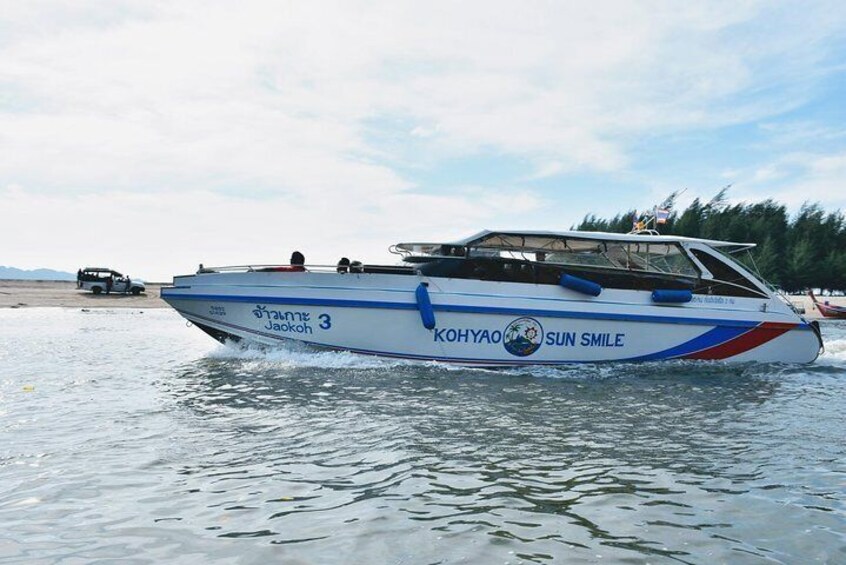A speedboat with the number 3 on its side, named 'Kohyao Sun Smile', on a body of water. 1
