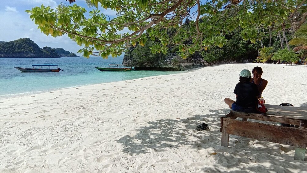 4 Days Misool Raja Ampat Island Hopping Tour & Snorkeling 3