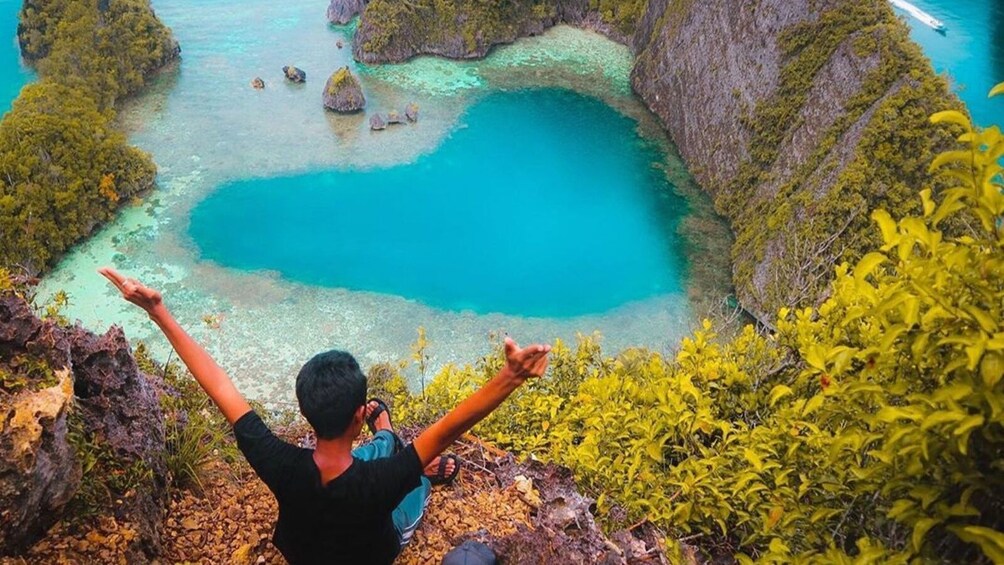 4 Days Misool Raja Ampat Island Hopping Tour & Snorkeling 2