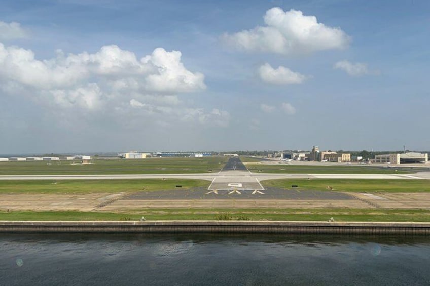 Fly a Plane in New Orleans: No Experience or License Required 5