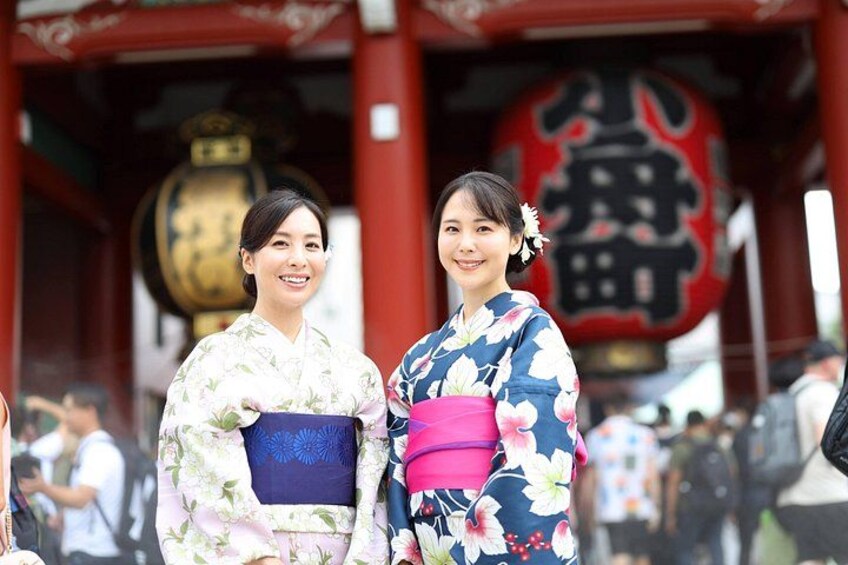 After the tea ceremony, enjoy free kimono rental. Conveniently located, we're just a 5-minute walk from Asakusa's main attractions like Senso-ji Temple and Nakamise Street. 3