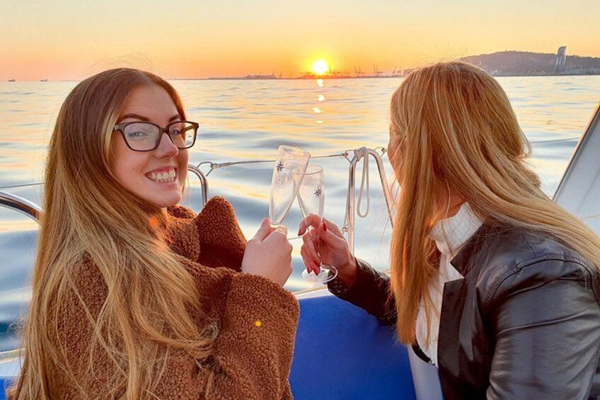 Barcelona Sunset Sailing Cruise from Port Olímpic with Open Bar 2