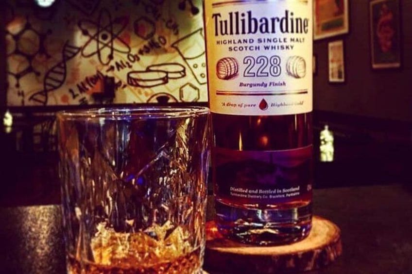 Private Highland Whisky, Stirling Castle and Linlithgow Palace Tour - Edinburgh 2