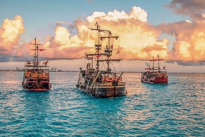 Captain Hook: Pirate Show & Dinner Cruise in Cancun 3