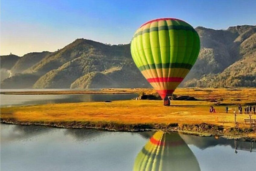 Hot Air Balloon in Lakeside 1