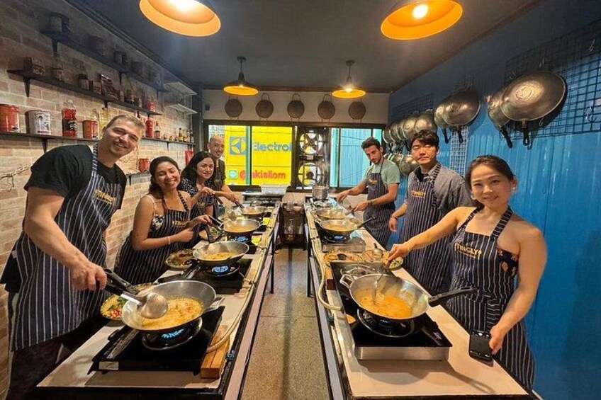 Afternoon class at Tingly Thai cooking school 5