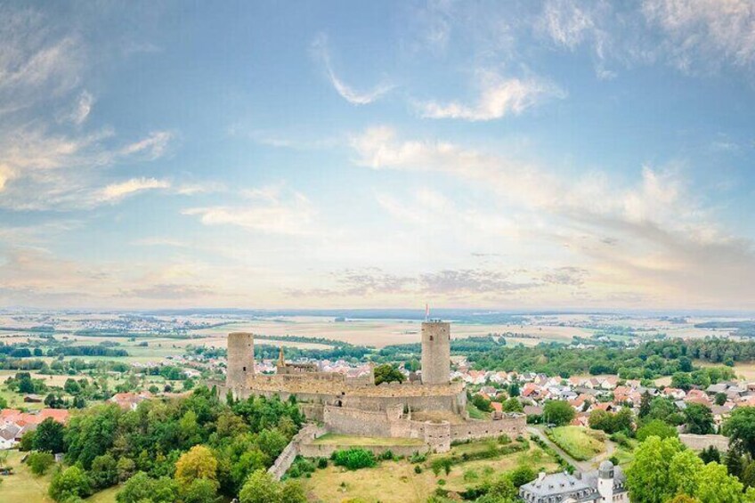 Luftbild der Burg in Münzenberg (Wetteraukreis) © #visitrheinmain, David Vasicek