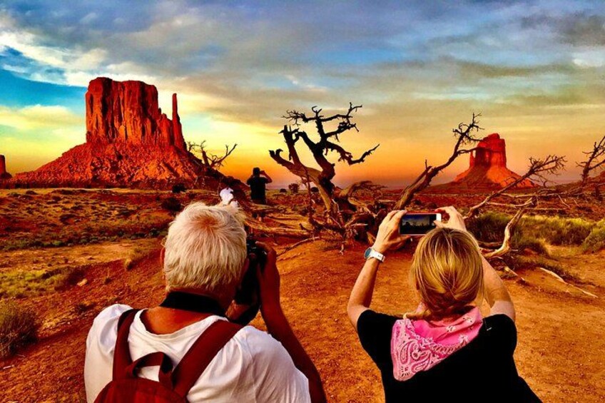 Biannual Monument Valley Mitten Shadow Event 2