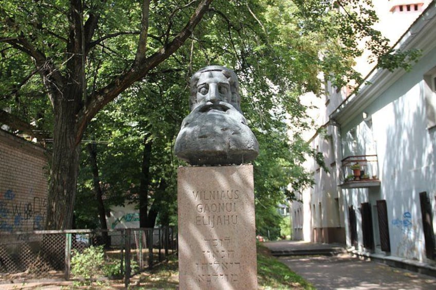 Statue for Vilnius Gaon 3