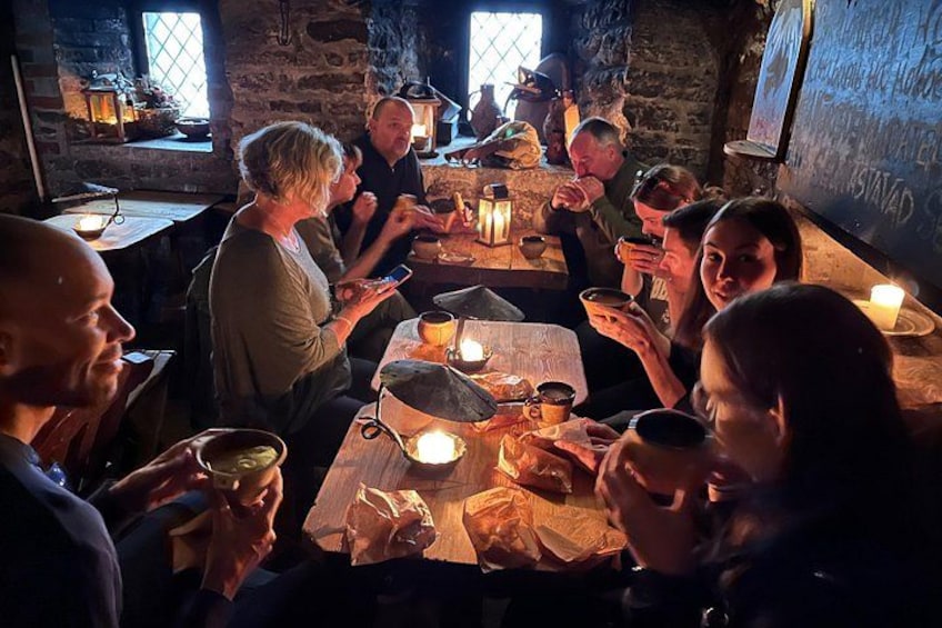 Food stop at medieval thematic tavern 2