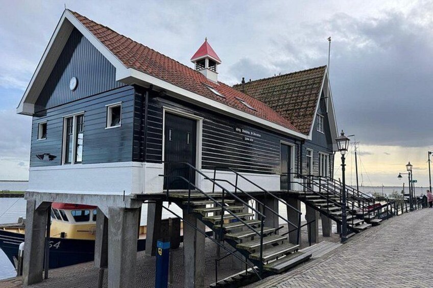 See the historic fish auction house in Volendam and capture stunning photos of this iconic landmark, a testament to the village's rich fishing heritage! 2