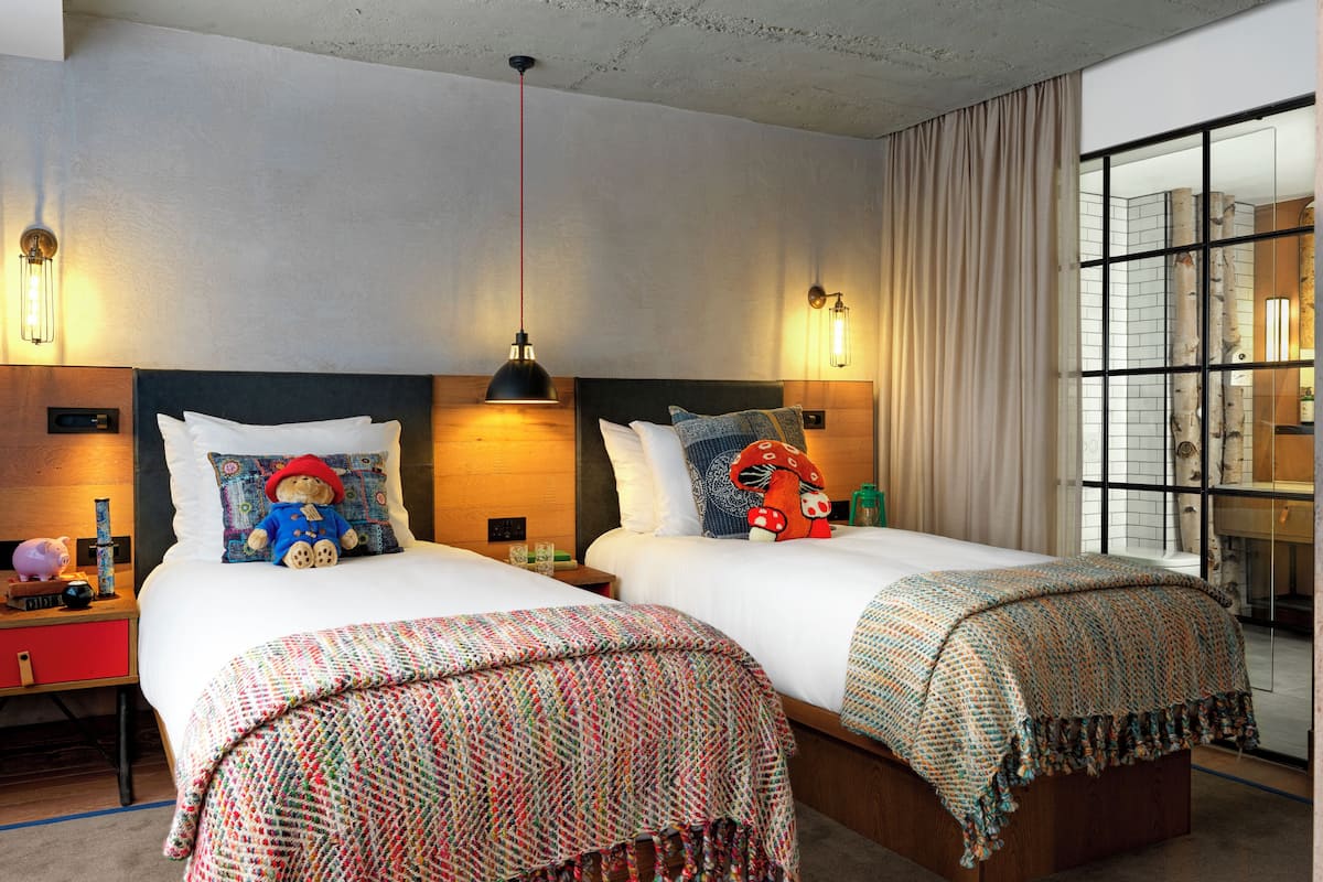 Lookout Two Doubles | Hypo-allergenic bedding, minibar, in-room safe, desk