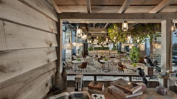 Rooftop bar, al fresco dining, open daily