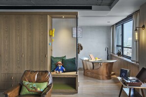Suite (Clubhouse) | Hypo-allergenic bedding, minibar, in-room safe, desk - Treehouse Hotel London (London)