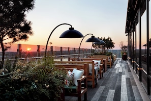 Rooftop bar, alfresco dining, open daily