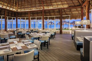 3 restaurants; breakfast, lunch, and dinner served - The Westin Resort & Spa, Cancun (Cancun)