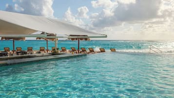 4 outdoor pools, free cabanas, pool umbrellas