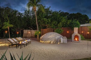 Couples treatment room(s), hot tub, steam room, body treatments