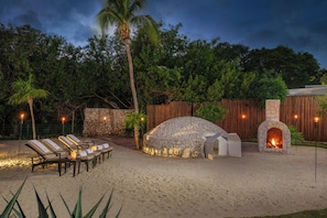 Couples treatment rooms, hot tub, steam room, body treatments