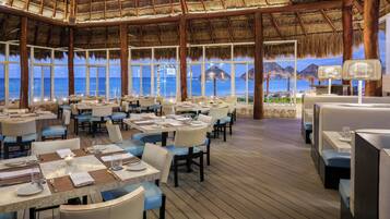 3 restaurants; breakfast, lunch, and dinner served