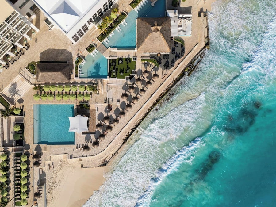 4 outdoor pools, free pool cabanas, pool umbrellas