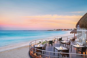 3 restaurants; breakfast, lunch, and dinner served