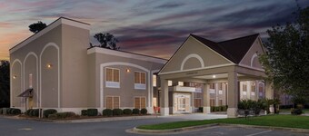 Red Roof Inn & Suites Albany, GA