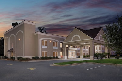 Red Roof Inn & Suites Albany, GA