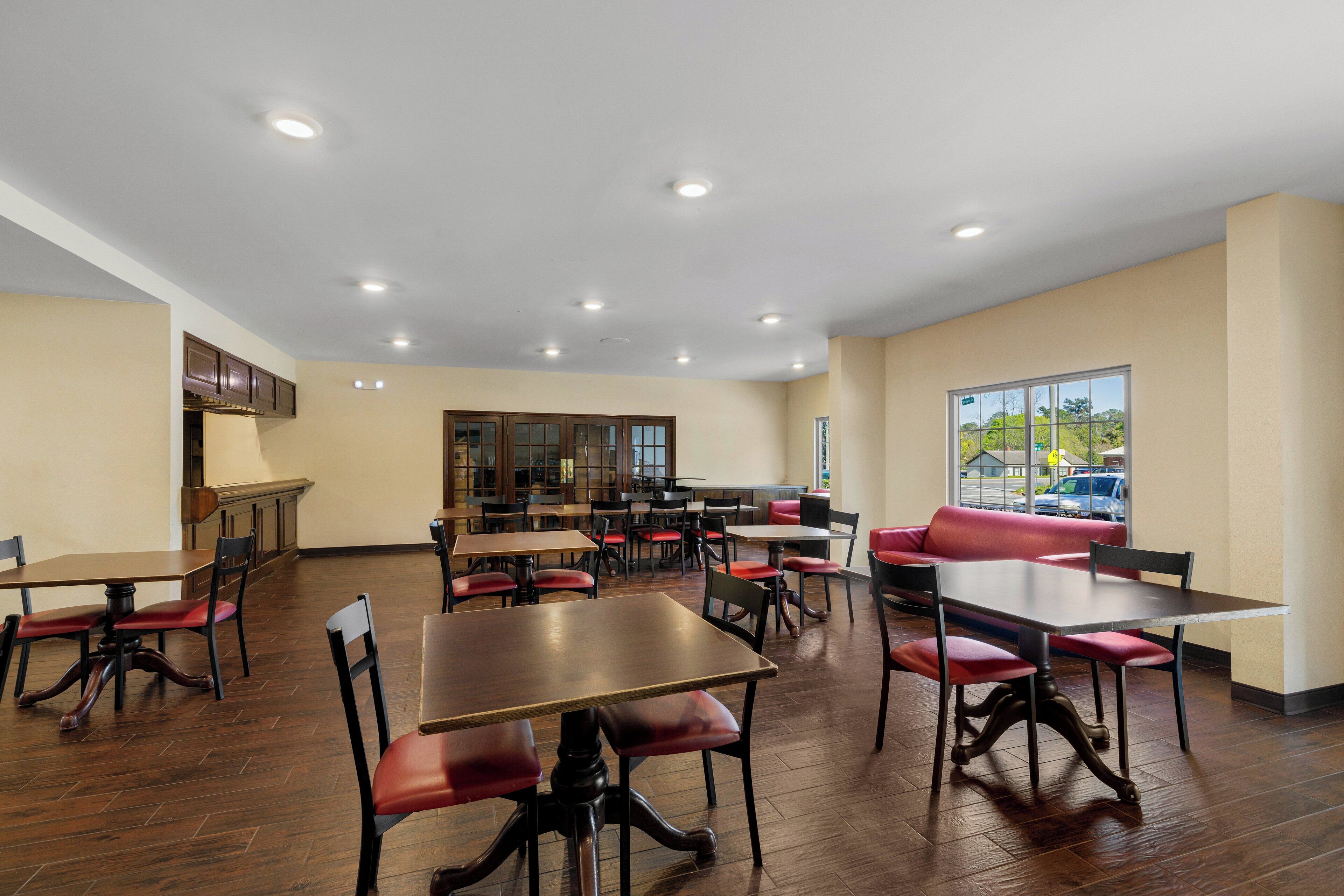 Free daily continental breakfast