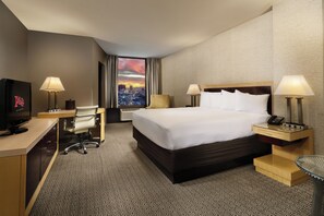 豪華客房 | 高級寢具、客房內保險箱、書桌、筆電工作空間