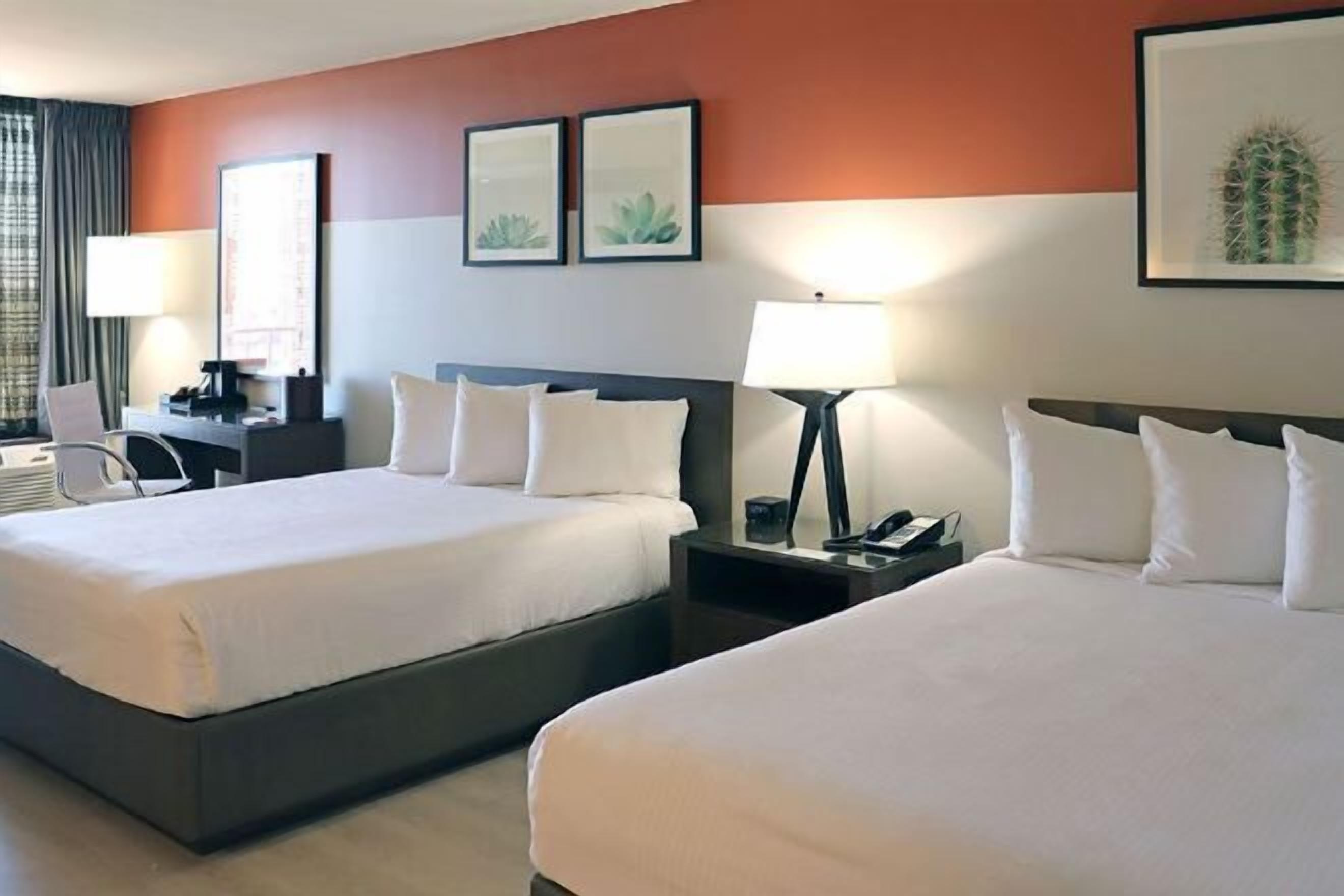 Literie de qualité supérieure, coffres-forts dans les chambres, bureau