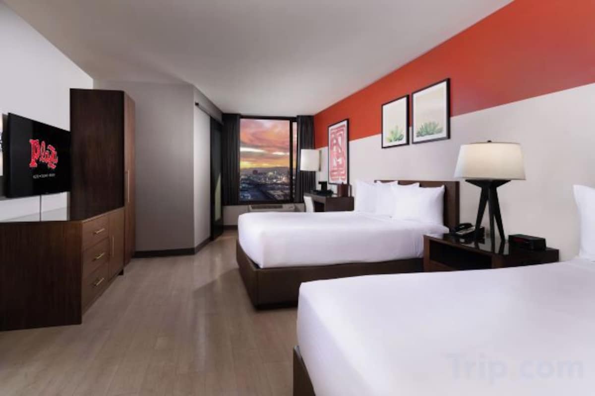 Luxe Two Queen Room
