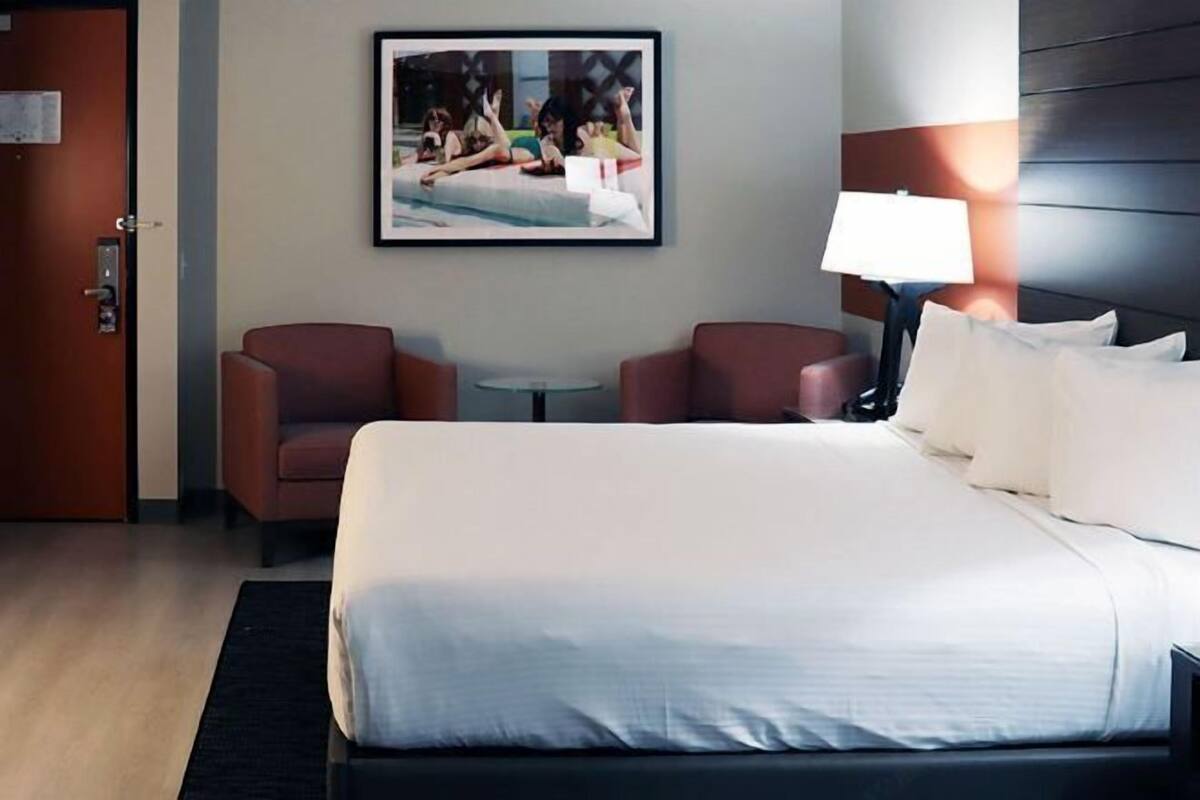 Literie de qualité supérieure, coffres-forts dans les chambres, bureau