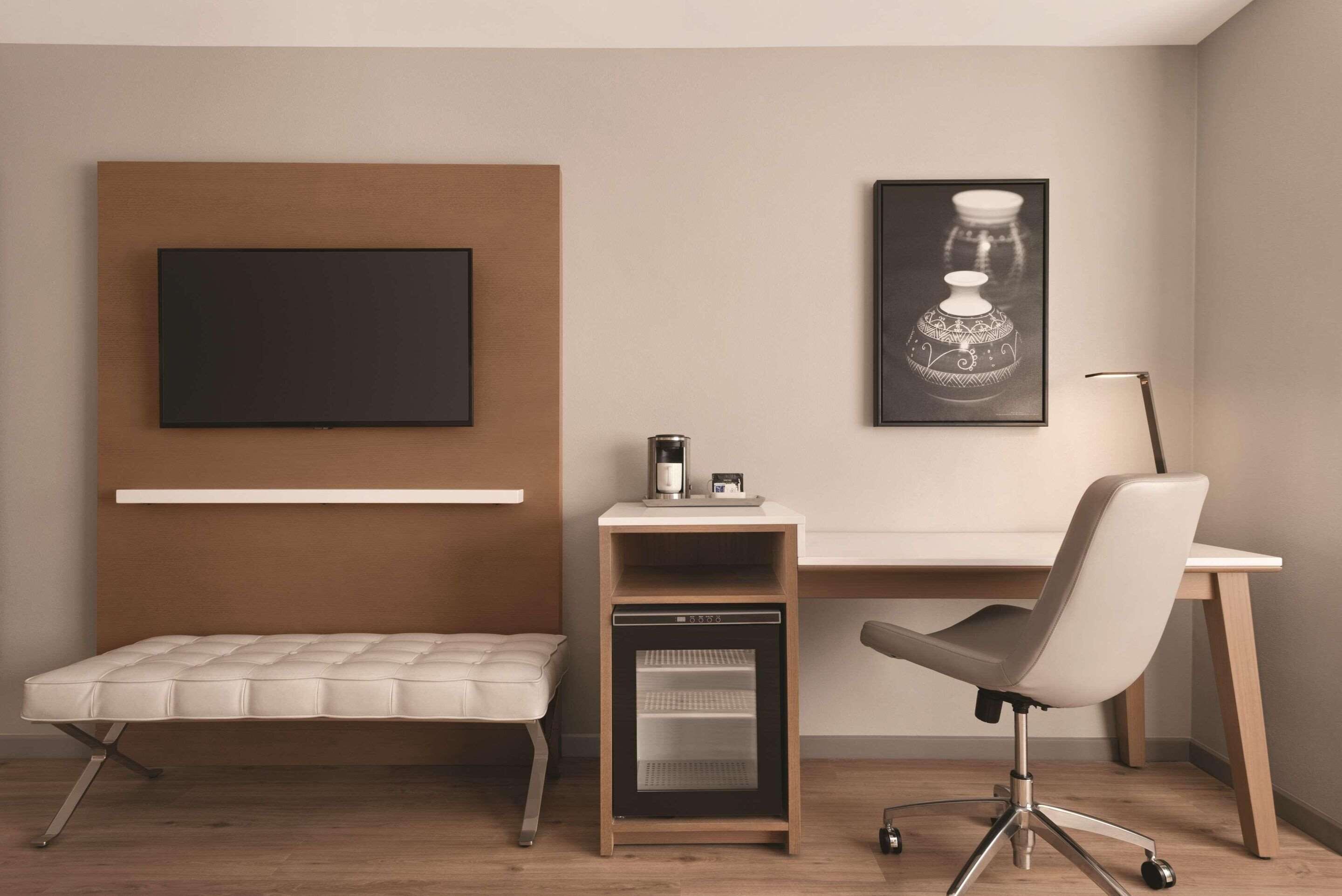 premium bedding, in-room safe, desk, laptop workspace