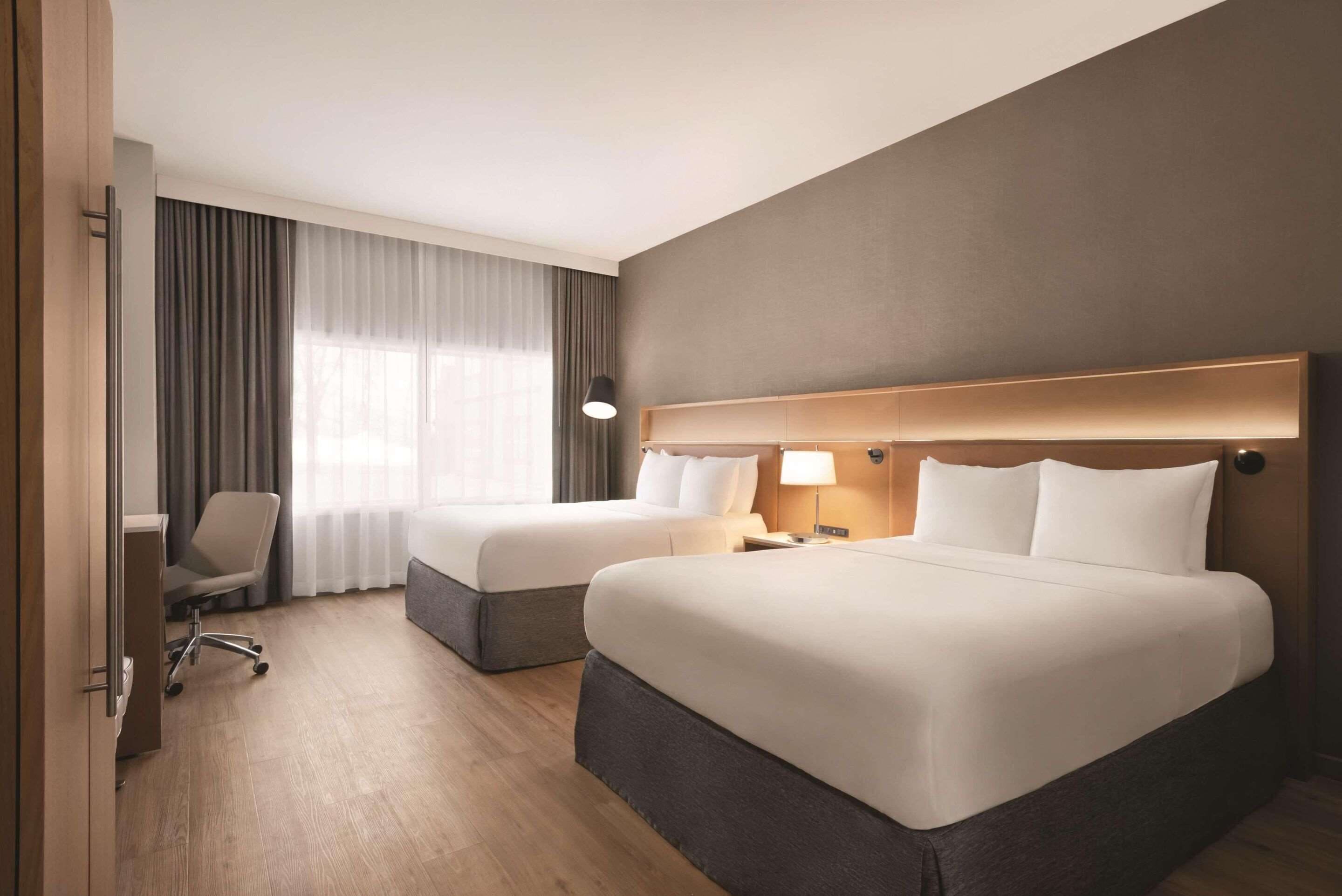 premium bedding, in-room safe, desk, laptop workspace