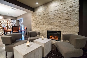 Lobby - Wyndham Garden Westlake (Westlake)