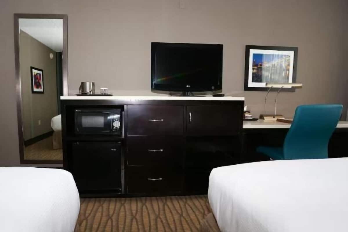 In-room safe, desk, laptop workspace, blackout drapes