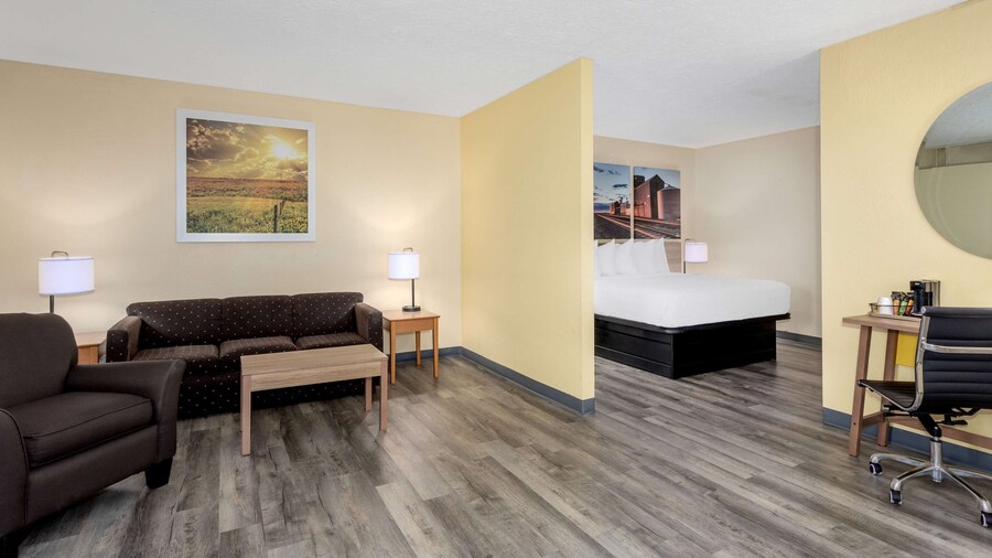 Days Inn & Suites by Wyndham Clovis