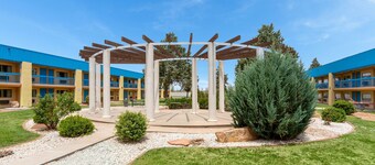 Days Inn & Suites by Wyndham Clovis