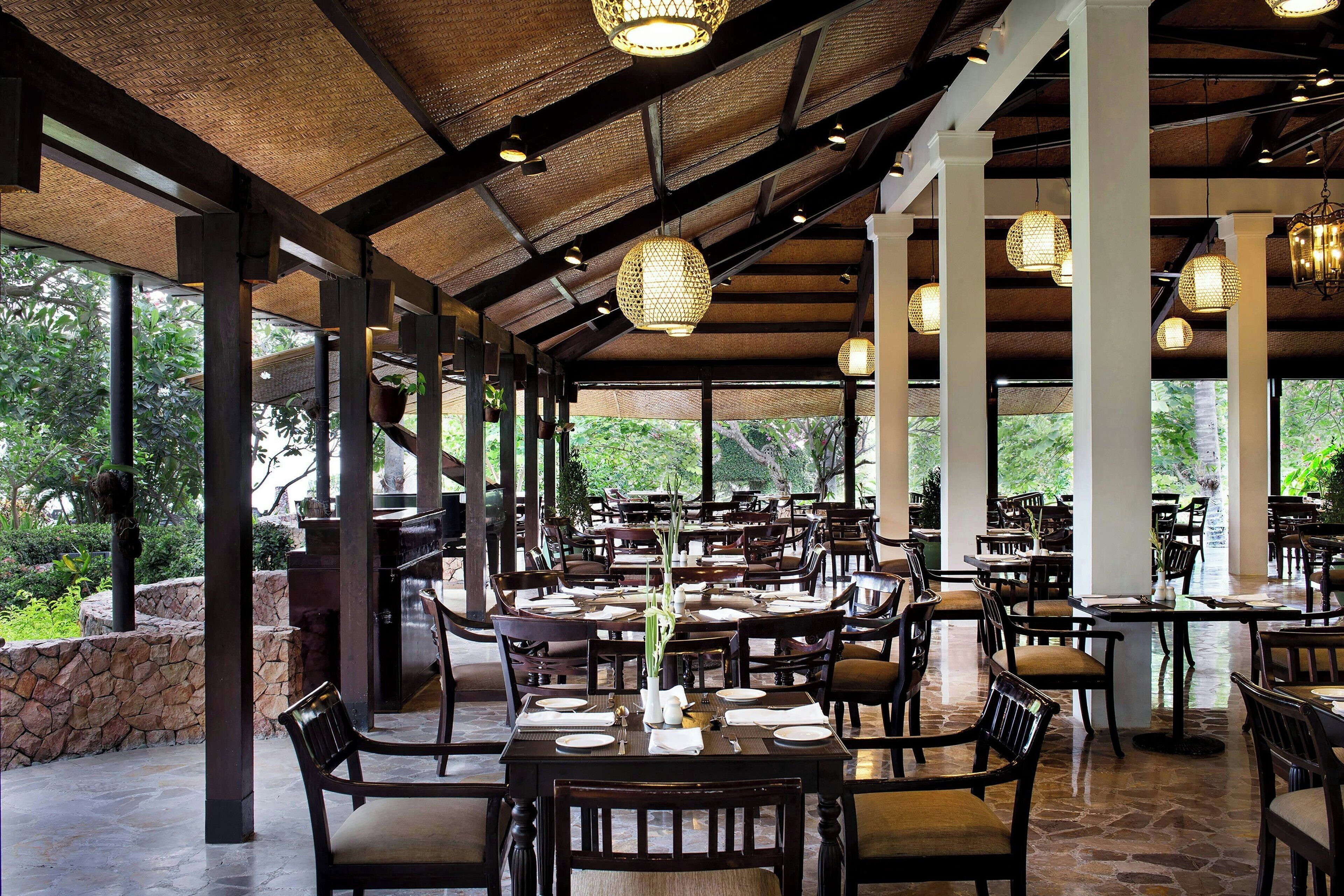 2 restaurants, breakfast, lunch, dinner served; international cuisine