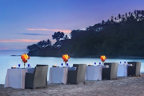 2 restaurants; breakfast, lunch, dinner and brunch served  - Sheraton Senggigi Beach Resort (Senggigi)