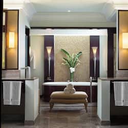 Regadera tipo lluvia, amenidades de baño gratuitas, secadora de cabello